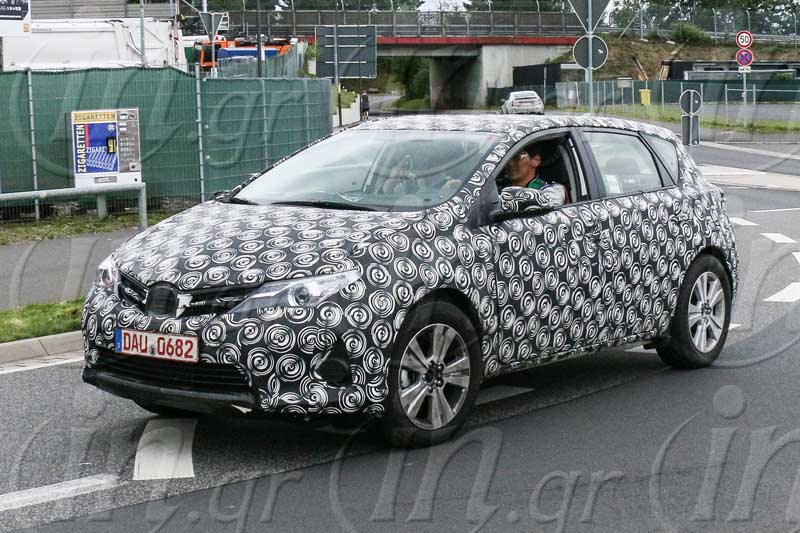 Toyota «Cross» Αuris: Πνεύμα περιπέτειας